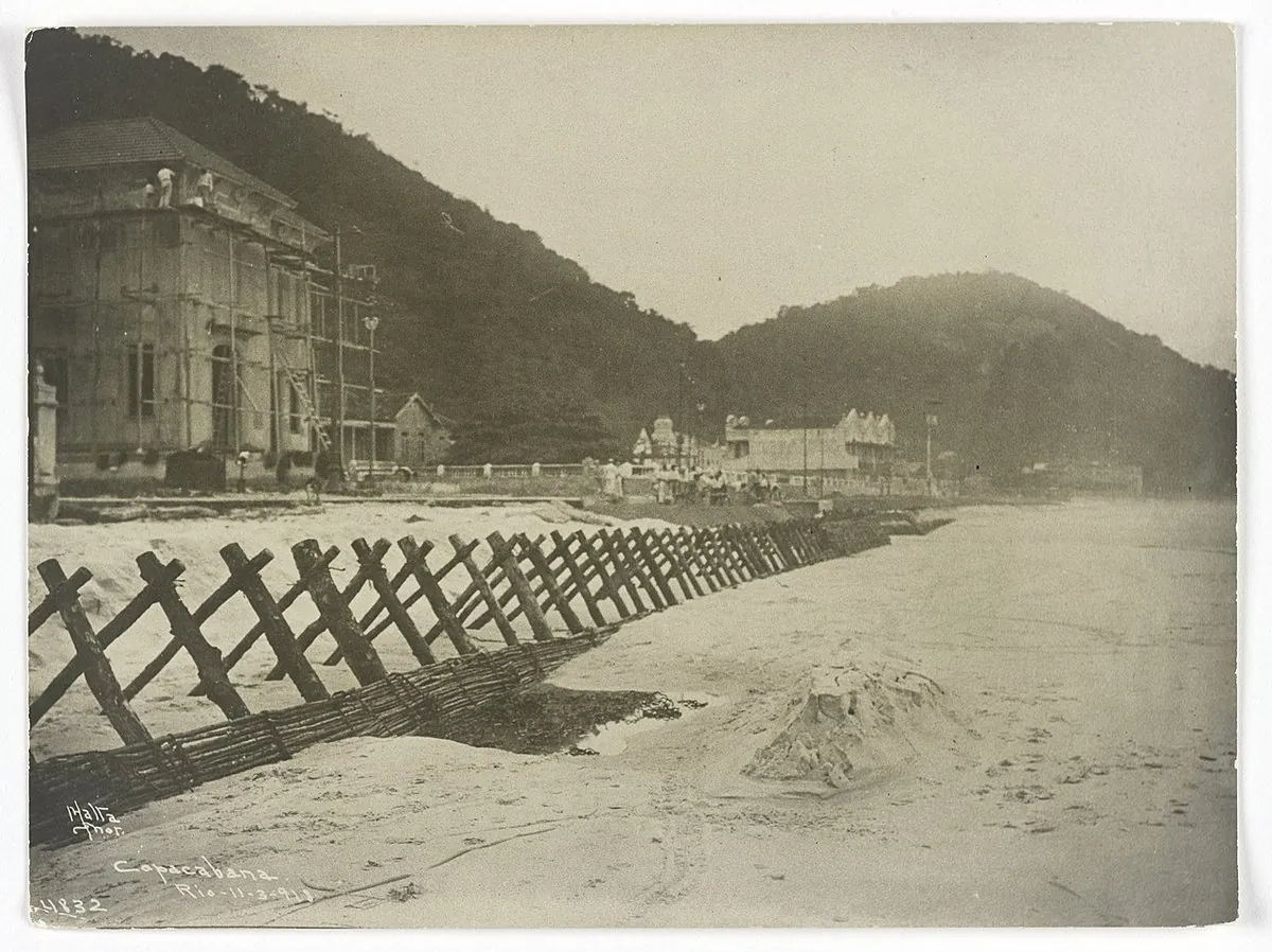 Historic view of Copacabana, Rio de Janeiro — Obras na praia de Copacabana