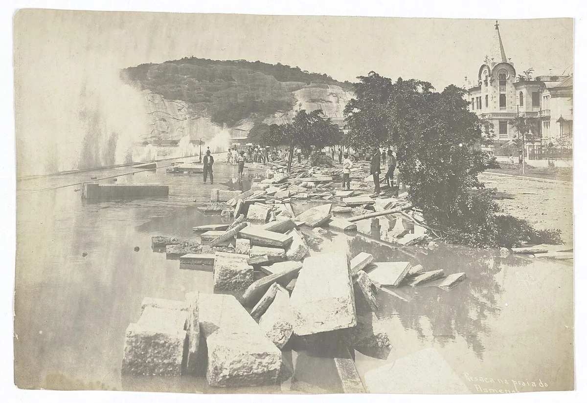 Historic view of Flamengo, Rio de Janeiro — Ressaca na Praia do Flamengo