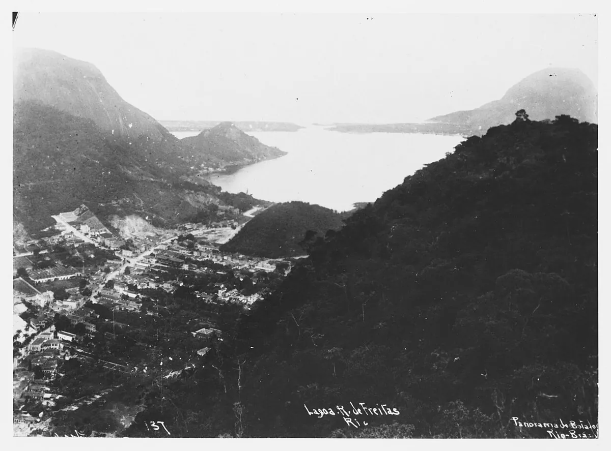 Historic view of Lagoa, Rio de Janeiro — Panorama de Botafogo e da Lagoa Rodrigo de Freitas; a partir do Mirante Dona Marta