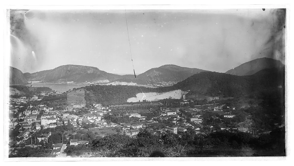 Vista histórica de Laranjeiras, Rio de Janeiro — Panorama dos bairros de Botafogo, Flamengo e Laranjeiras; tomado do Catete