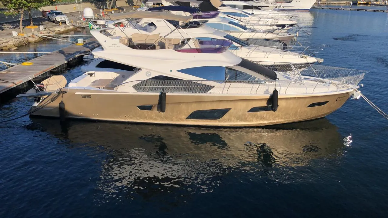 Speedboat charter — BMW 55'