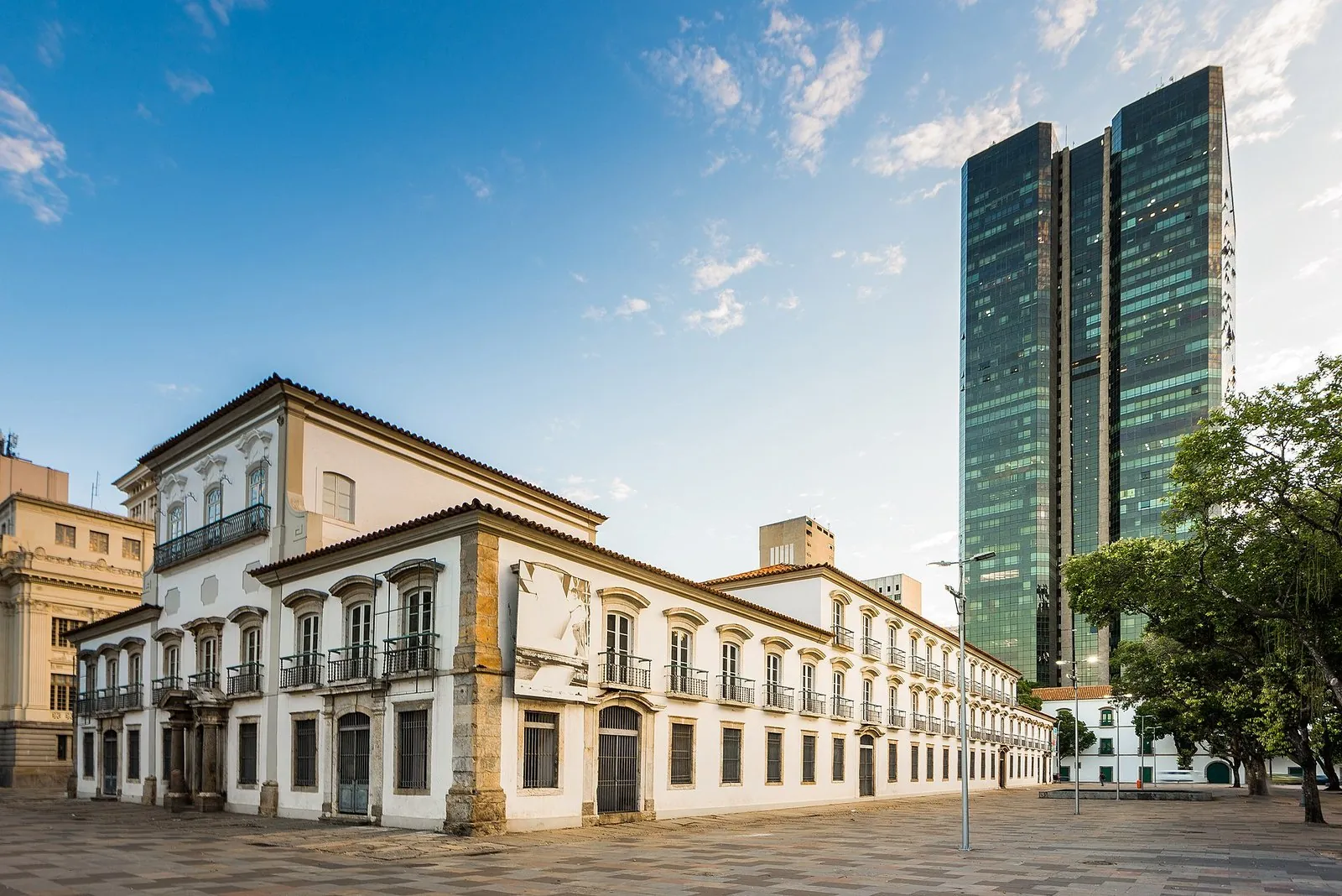 Paço Imperial lateral wing arcade
