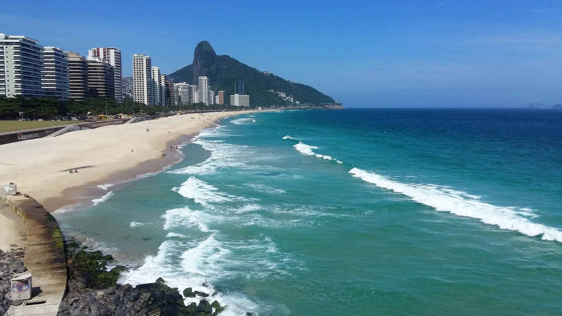 São Conrado beach and cliffs, an example of Rio terrenos de marinha foreshore