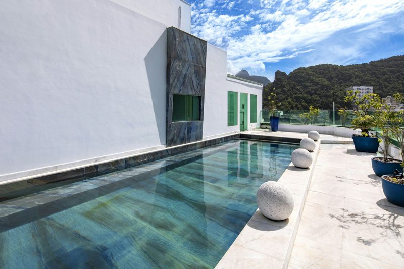 La piscina privada más grande de Copacabana