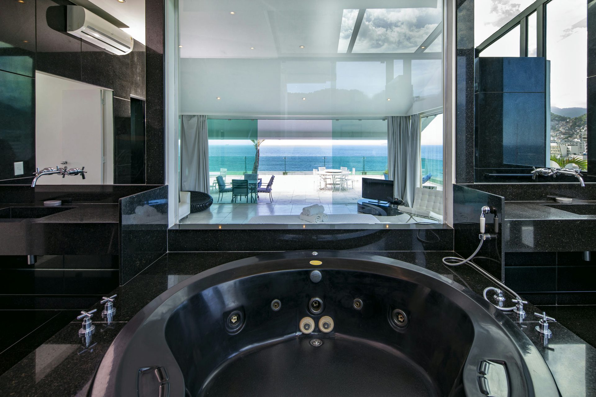 Presidential suite's bathroom