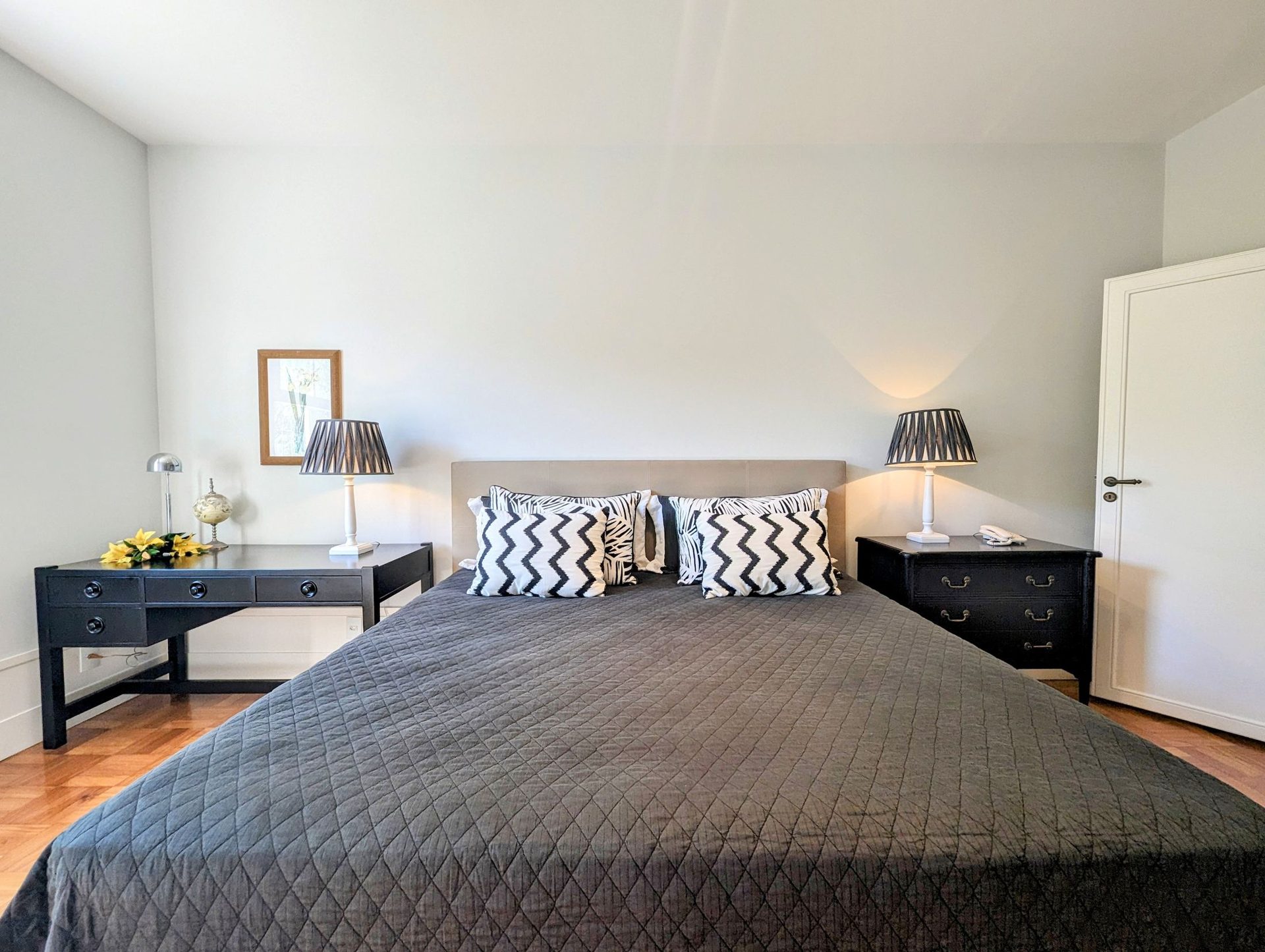 A spectacular 5-bedroom home—featuring 3 suites—with cinematic views of Christ the Redeemer and Sugarloaf Mountain. in Santa Teresa — photo 22