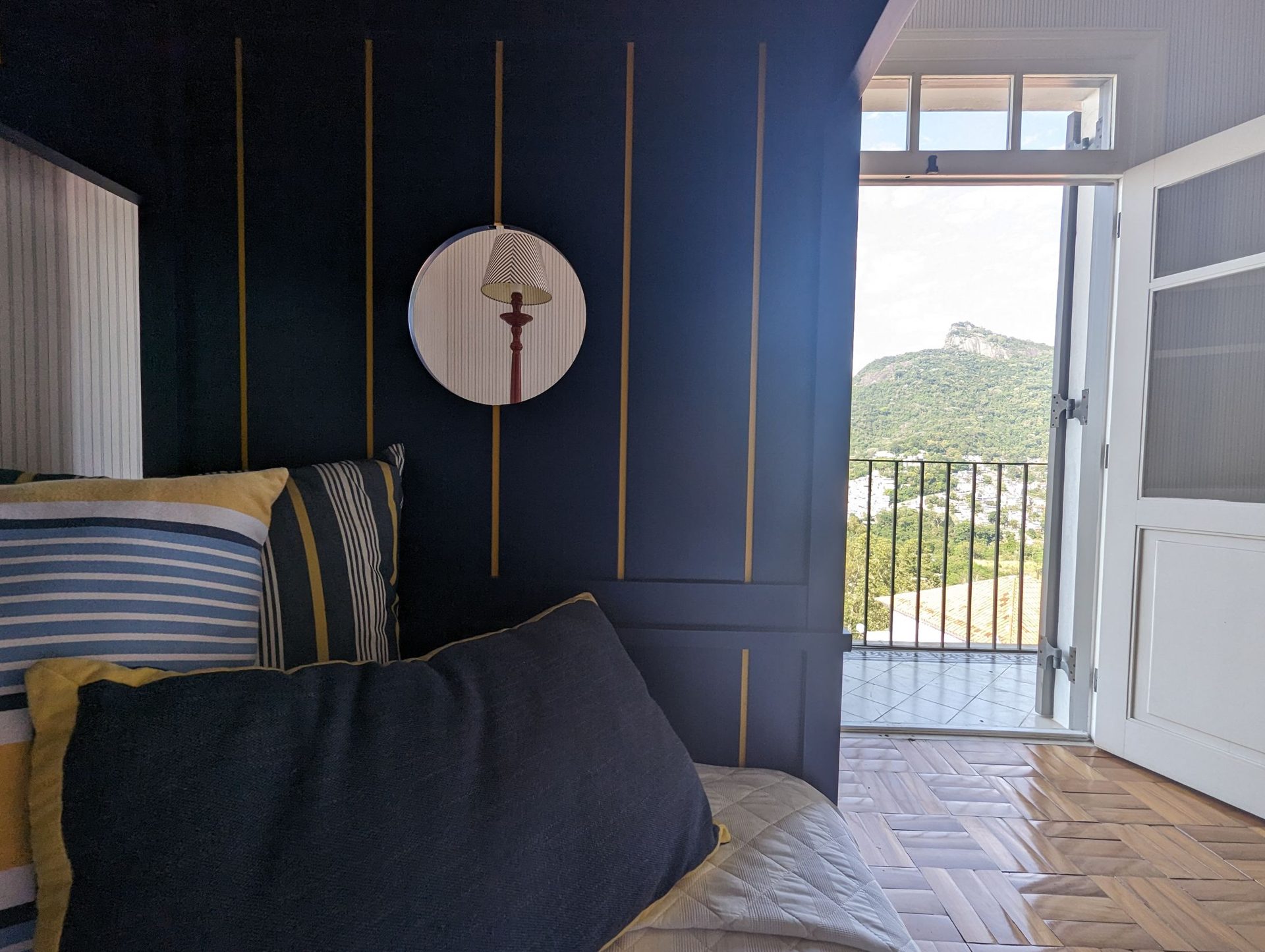 A spectacular 5-bedroom home—featuring 3 suites—with cinematic views of Christ the Redeemer and Sugarloaf Mountain. in Santa Teresa — photo 31