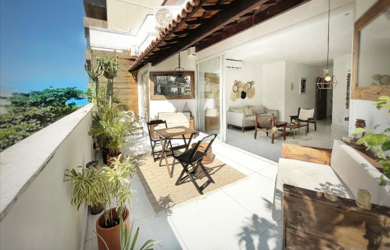 Superbe penthouse de 6 suites à 50 mètres du centre de la plage d'Ipanema