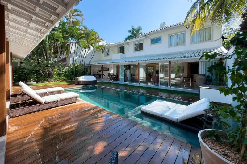 Barra da Tijuca Villa for 16 — photo 4 of 11 (villa, Barra da Tijuca, Rio de Janeiro)