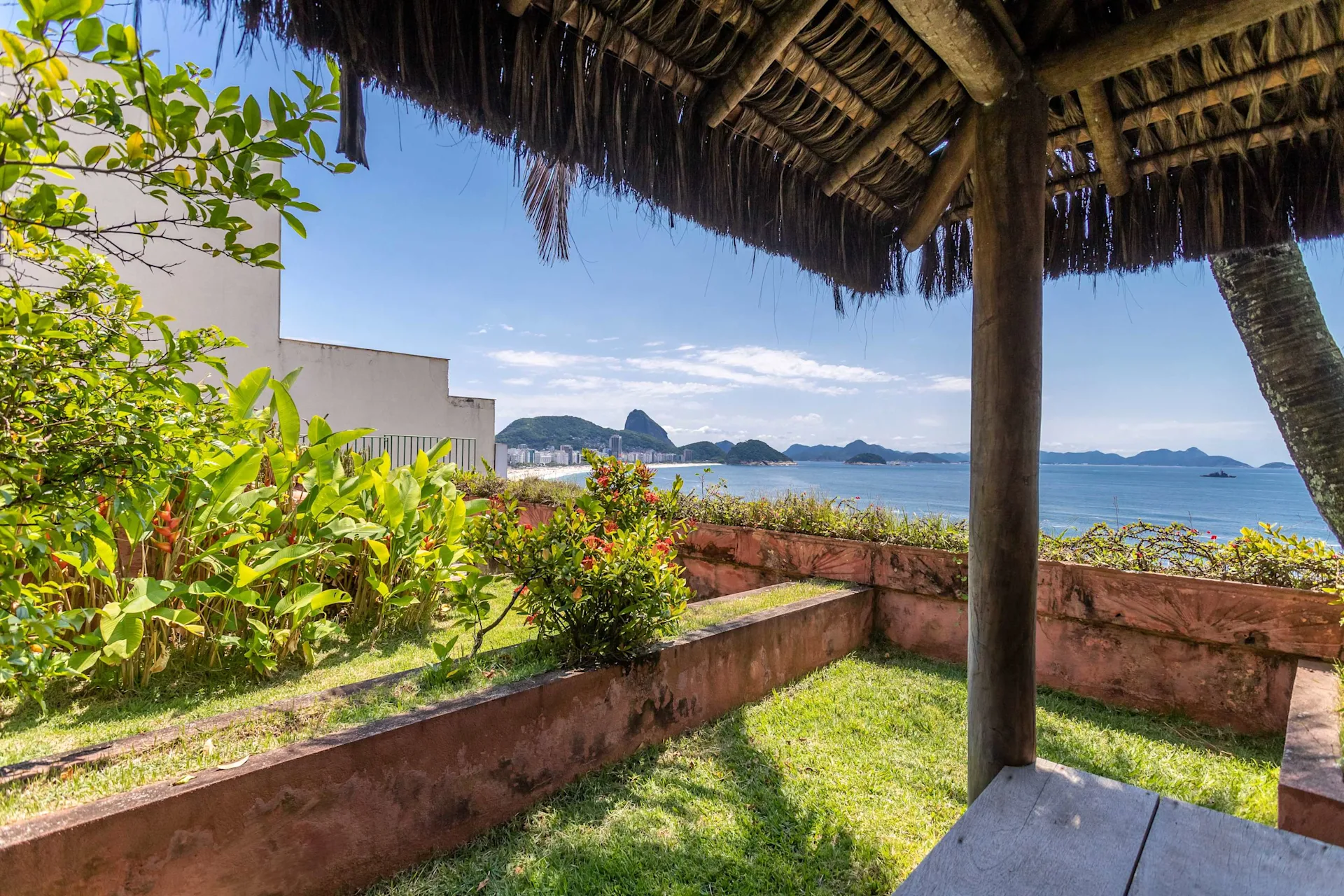 Bali de Janeiro on Copacbana's beach for 6 — photo 12 of 45 (apartment, Copacabana, Rio de Janeiro)