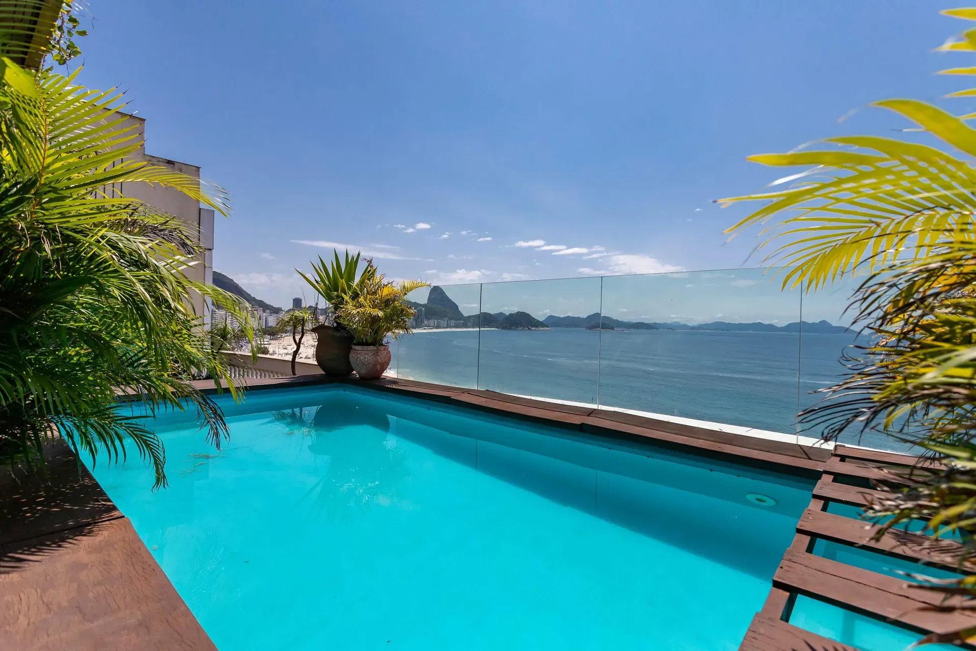 Copacabana ocean-facing apartment in Rio de Janeiro for sale
